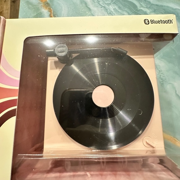 NEW IN BOX Sarina Vintage Vinyl Retro Wireless Portable Bluetooth Speaker Pink - Picture 7 of 8
